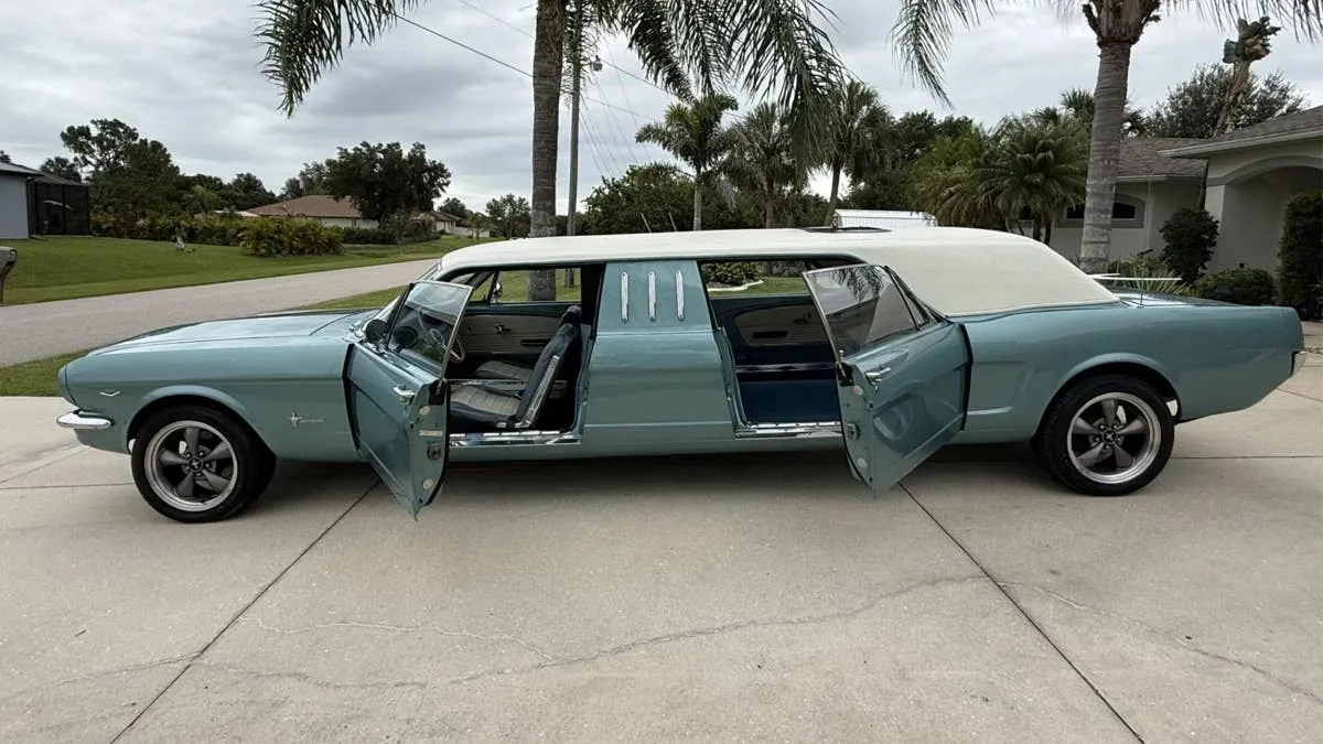 Une Ford Mustang 1966 transformée … en limousine de 6,5 mètres