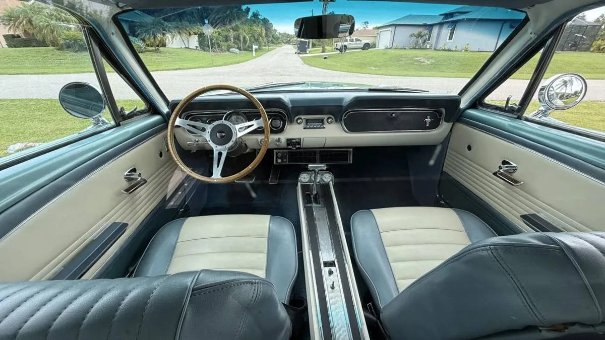 Une Ford Mustang 1966 transformée … en limousine de 6,5 mètres