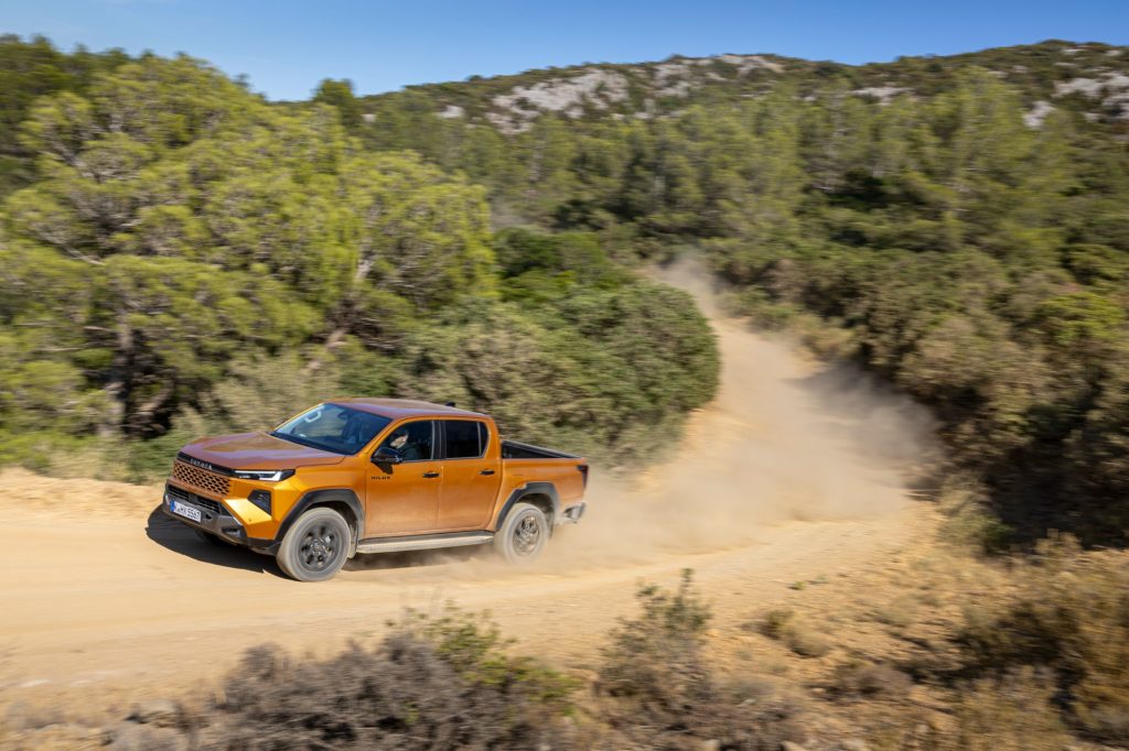 Toyota-Hilux-Hybride-48V-21