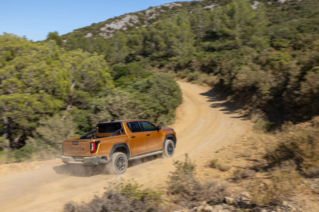 Toyota-Hilux-Hybride-48V-23