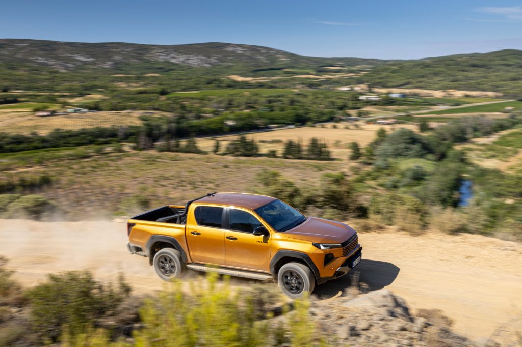 Toyota-Hilux-Hybride-48V-24