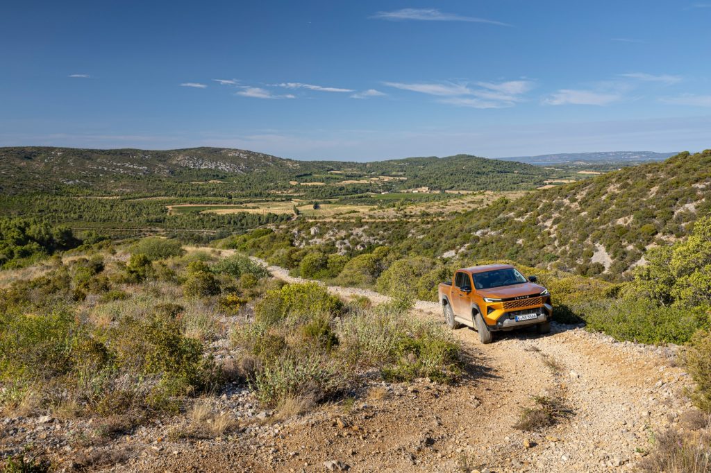 Toyota-Hilux-Hybride-48V-36