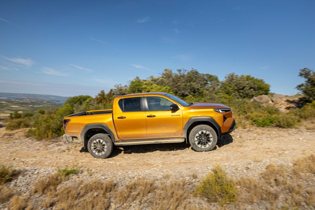 Toyota-Hilux-Hybride-48V-49