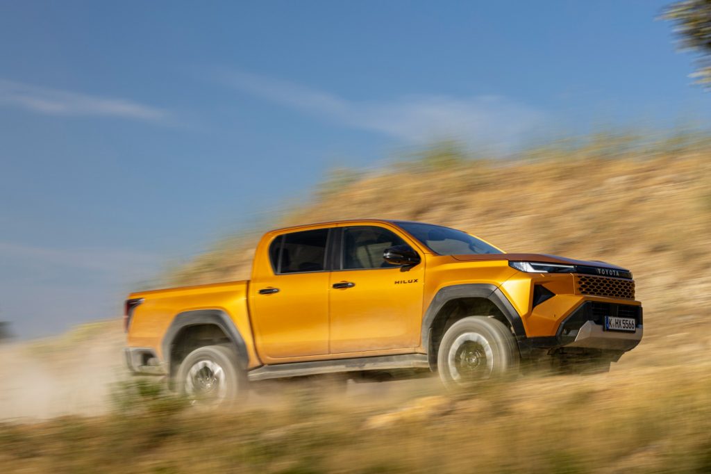 Toyota-Hilux-Hybride-48V-56