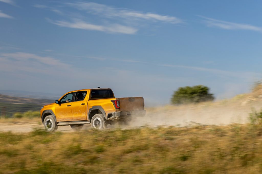 Toyota-Hilux-Hybride-48V-58