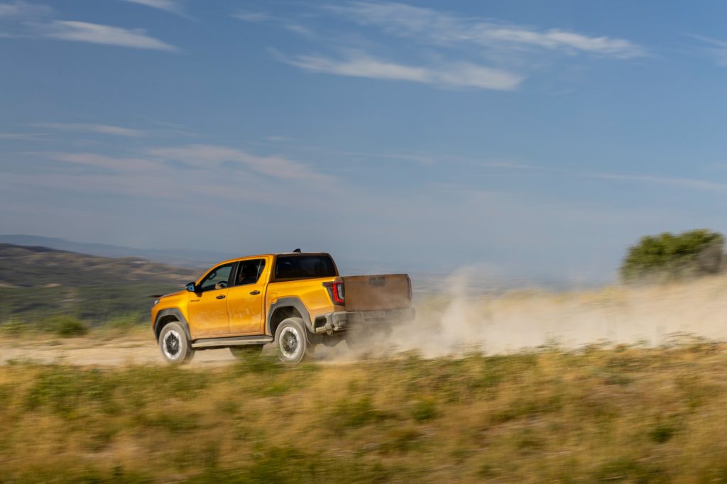 Toyota-Hilux-Hybride-48V-59