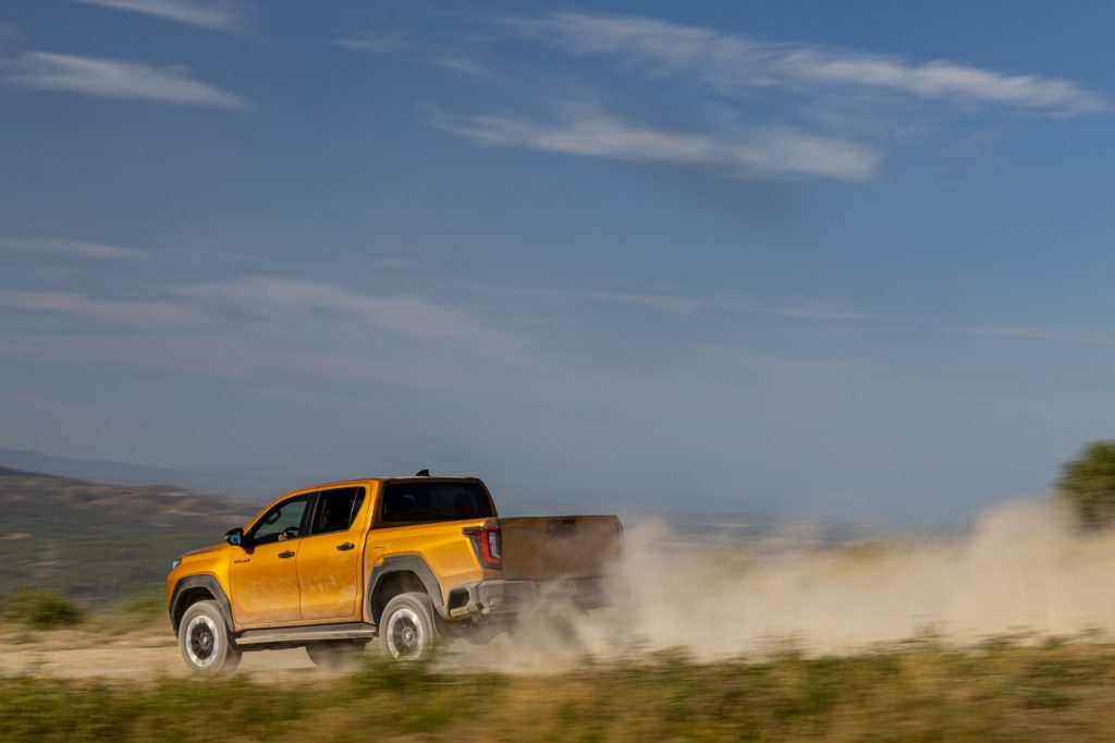 Toyota-Hilux-Hybride-48V-60