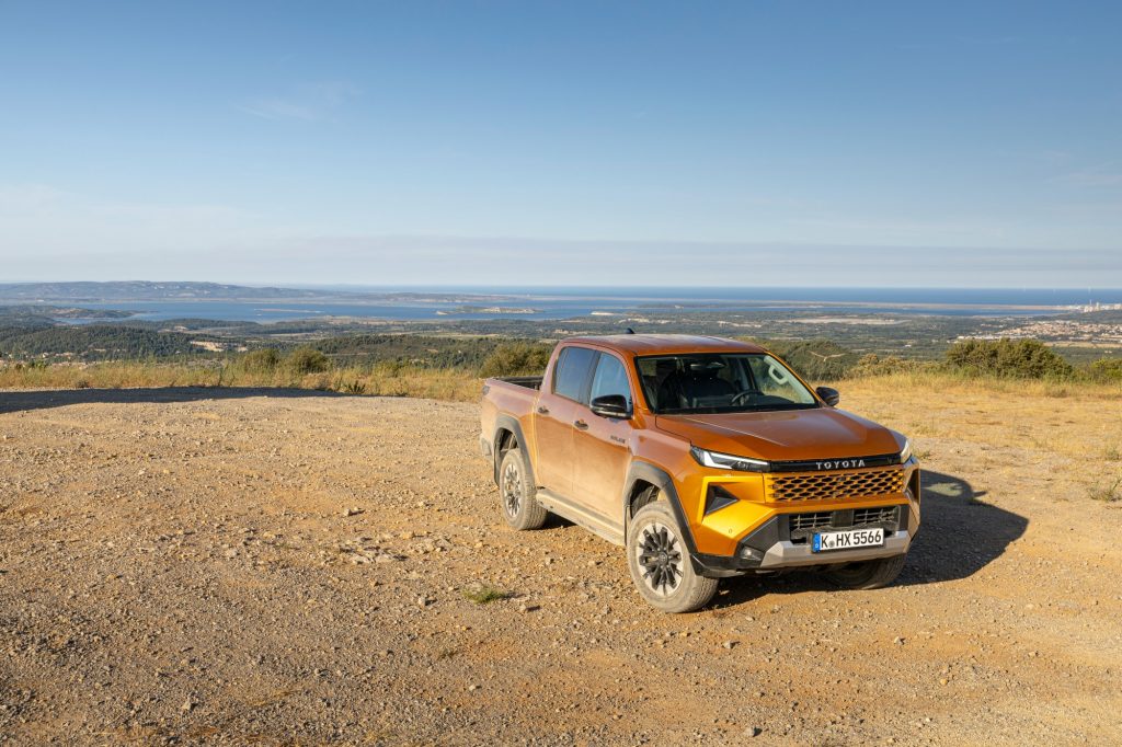 Toyota-Hilux-Hybride-48V-64