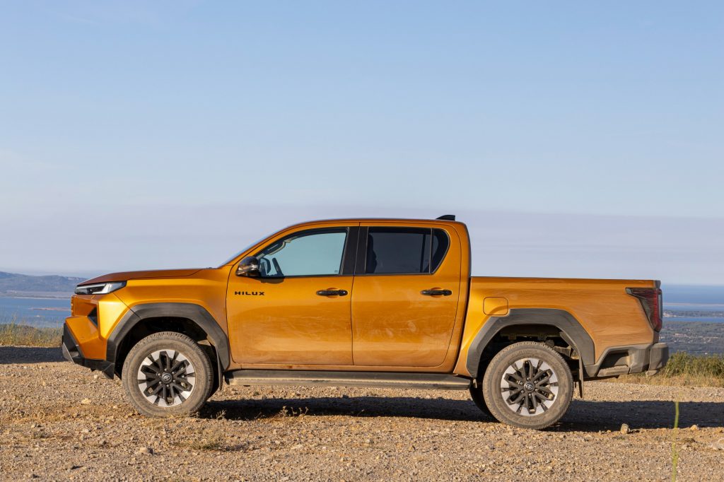 Toyota-Hilux-Hybride-48V-72
