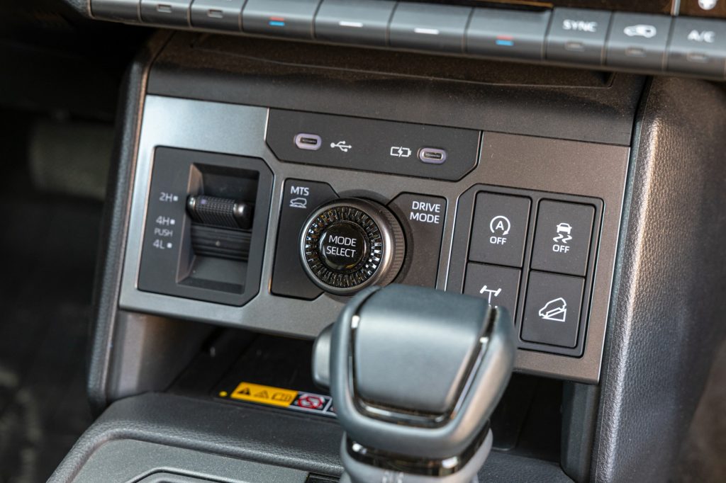 Toyota-Hilux-Hybride-48V-74