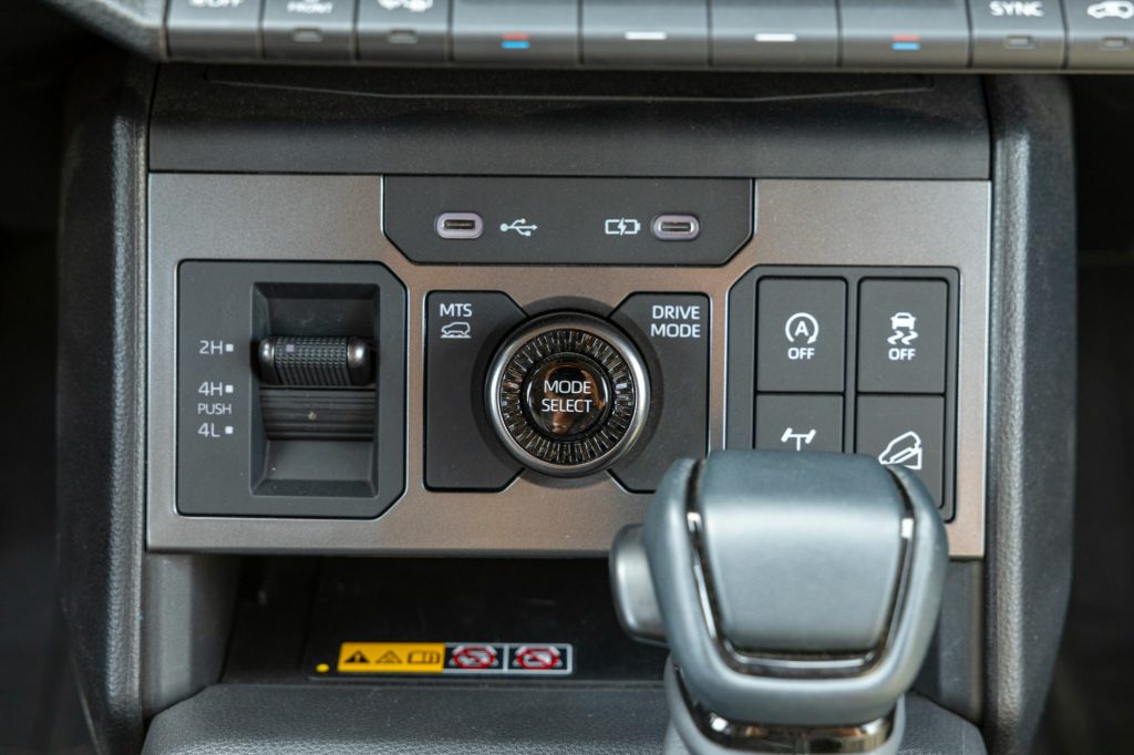 Toyota-Hilux-Hybride-48V-75
