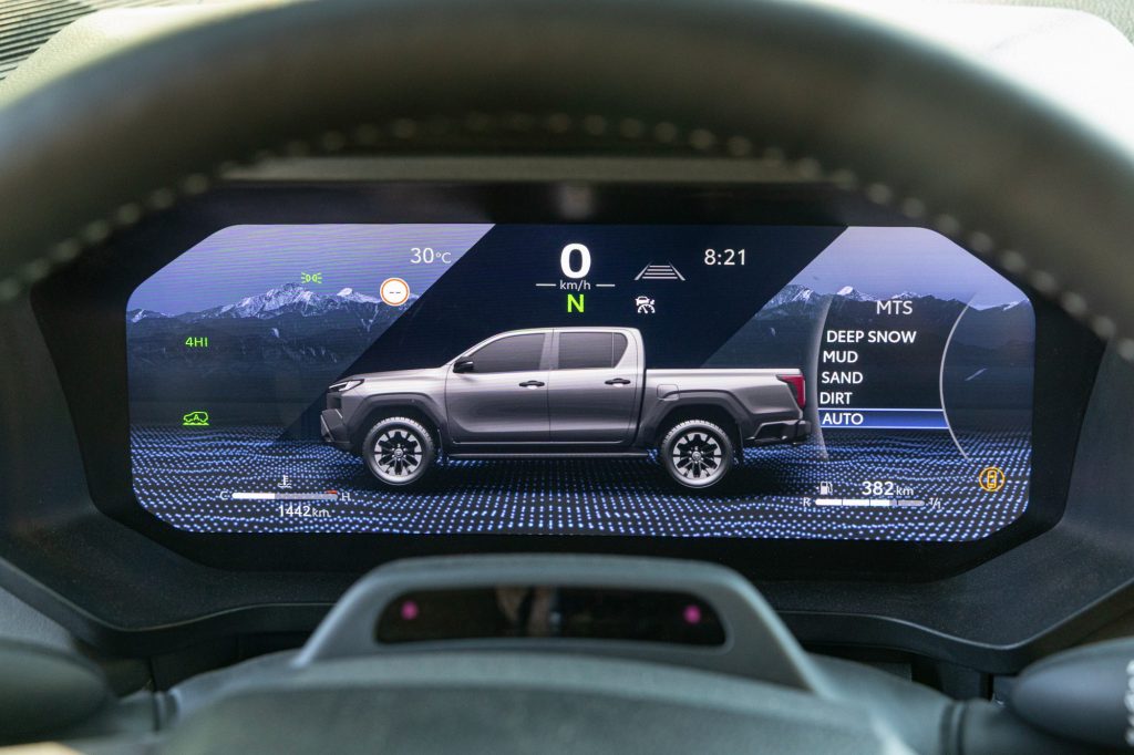 Toyota-Hilux-Hybride-48V-78