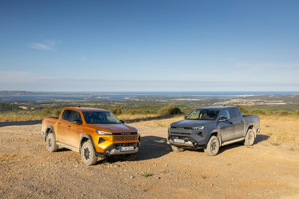 Toyota-Hilux-Hybride-Electrique-duo-1