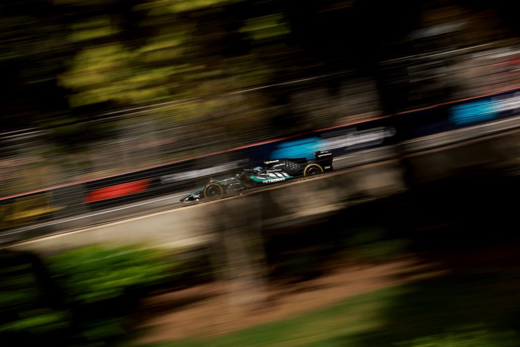 F1 qualifications Baku 2026 : Russell rit, Antonelli pleure George Russel en qualification sur le circuit de Baku pour le grand prix d'Azerbaïdjan en F1