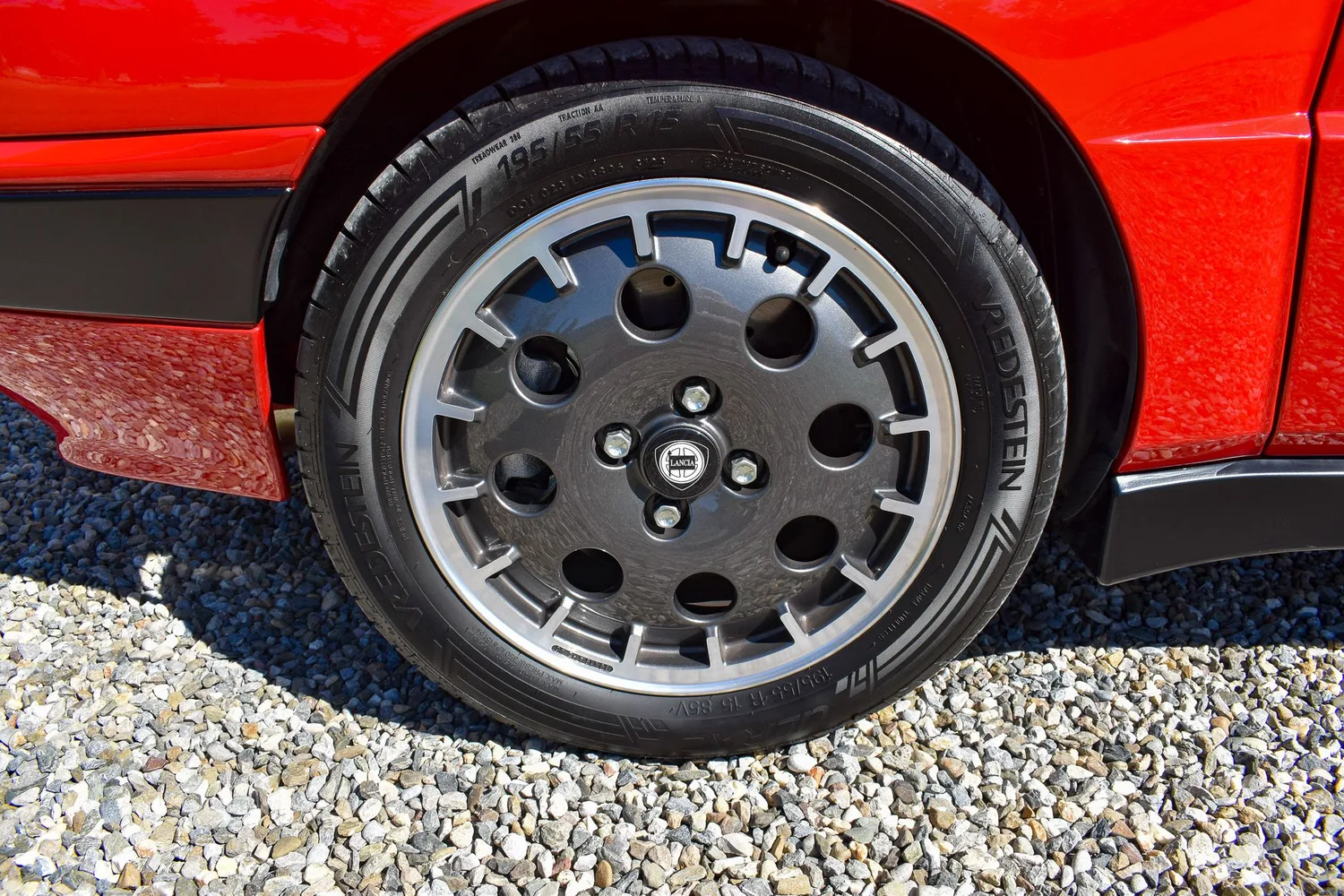 L’ancienen du jour : Lancia Delta HF Integrale 8V 1988 entièrement restaurée à vendre, l'originale en Rosso Monza