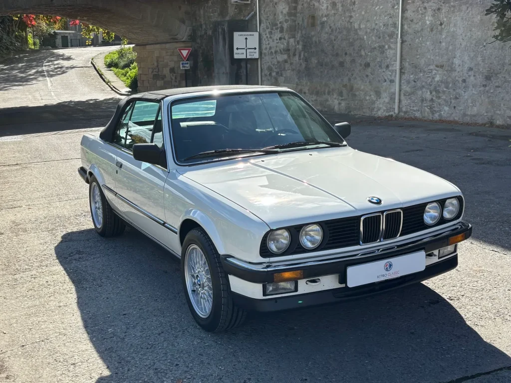 L’ancienne du jour : BMW E30 325i Cabriolet 1986 à vendre, un exemplaire de collection en Alpine White