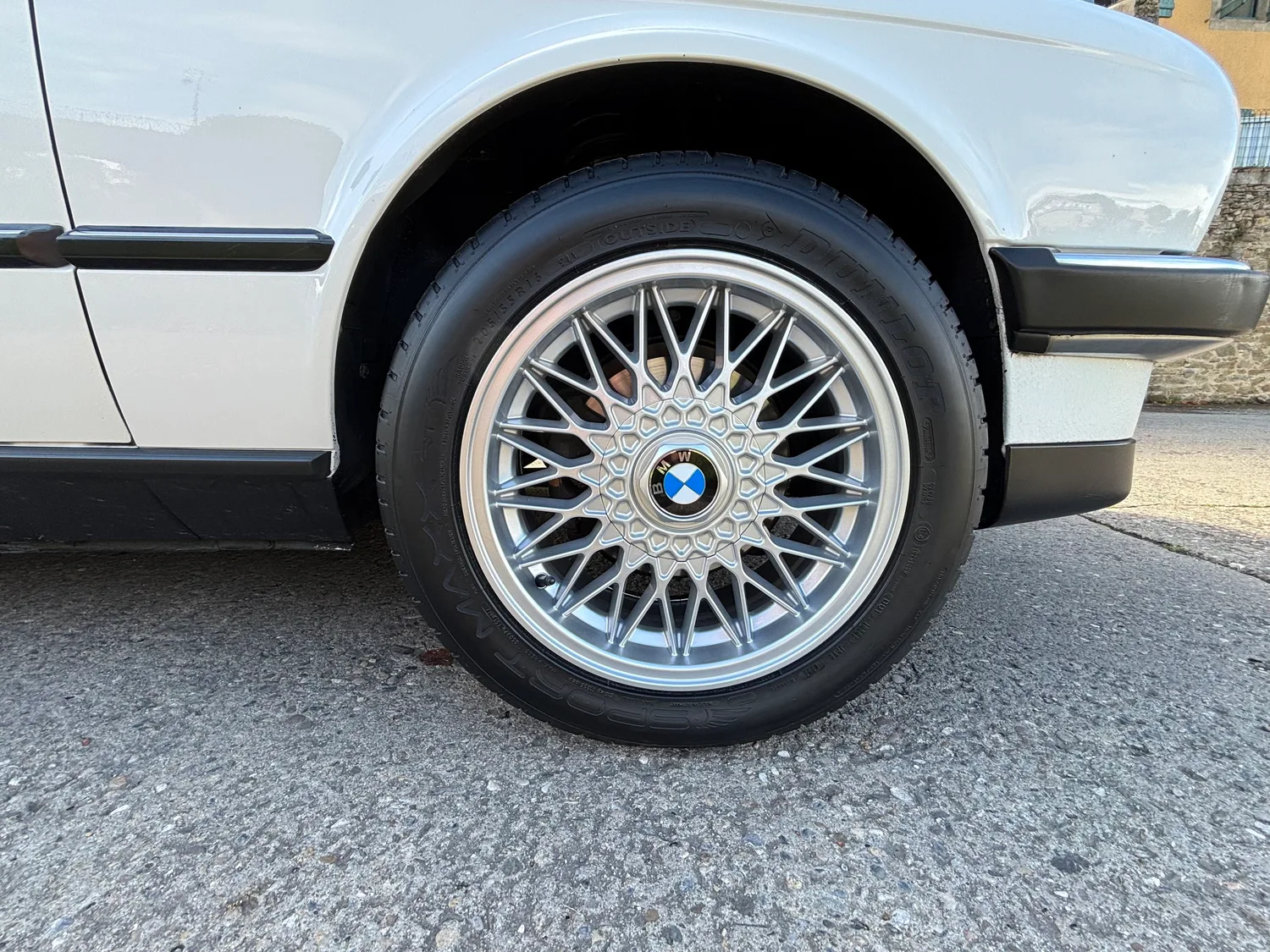L’ancienne du jour : BMW E30 325i Cabriolet 1986 à vendre, un exemplaire de collection en Alpine White