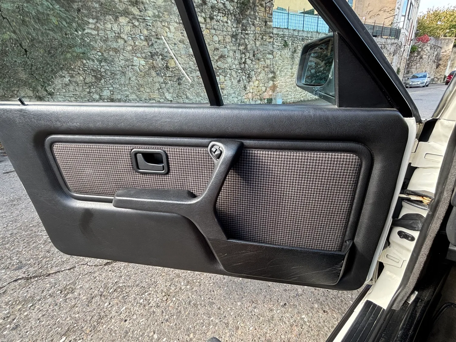 L’ancienne du jour : BMW E30 325i Cabriolet 1986 à vendre, un exemplaire de collection en Alpine White