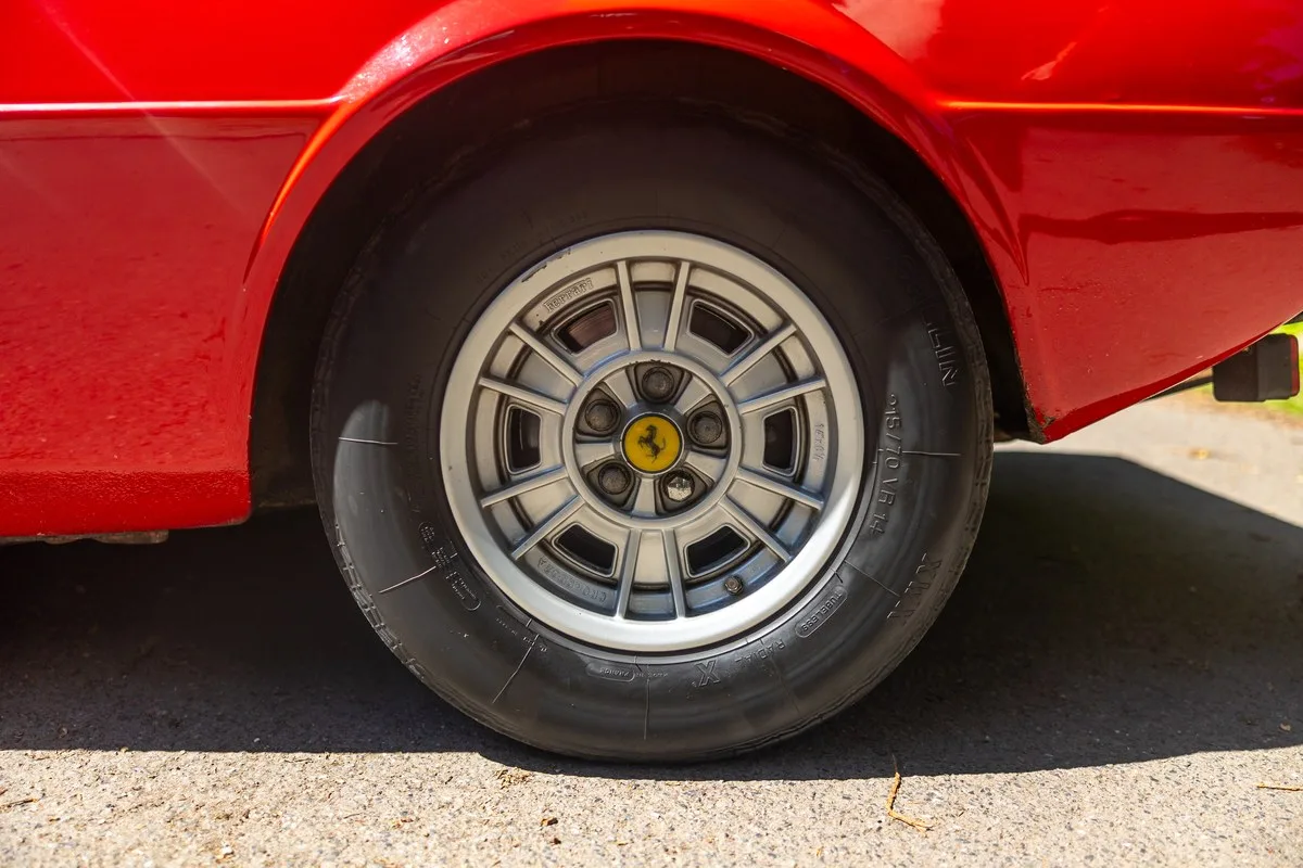 L’ancienne du jour : Ferrari Dino 308 GT4 de 1975 à vendre, une 2+2 à moteur central signée Bertone L’ancienne du jour : Ferrari Dino 308 GT4 de 1975 à vendre, une 2+2 à moteur central signée Bertone