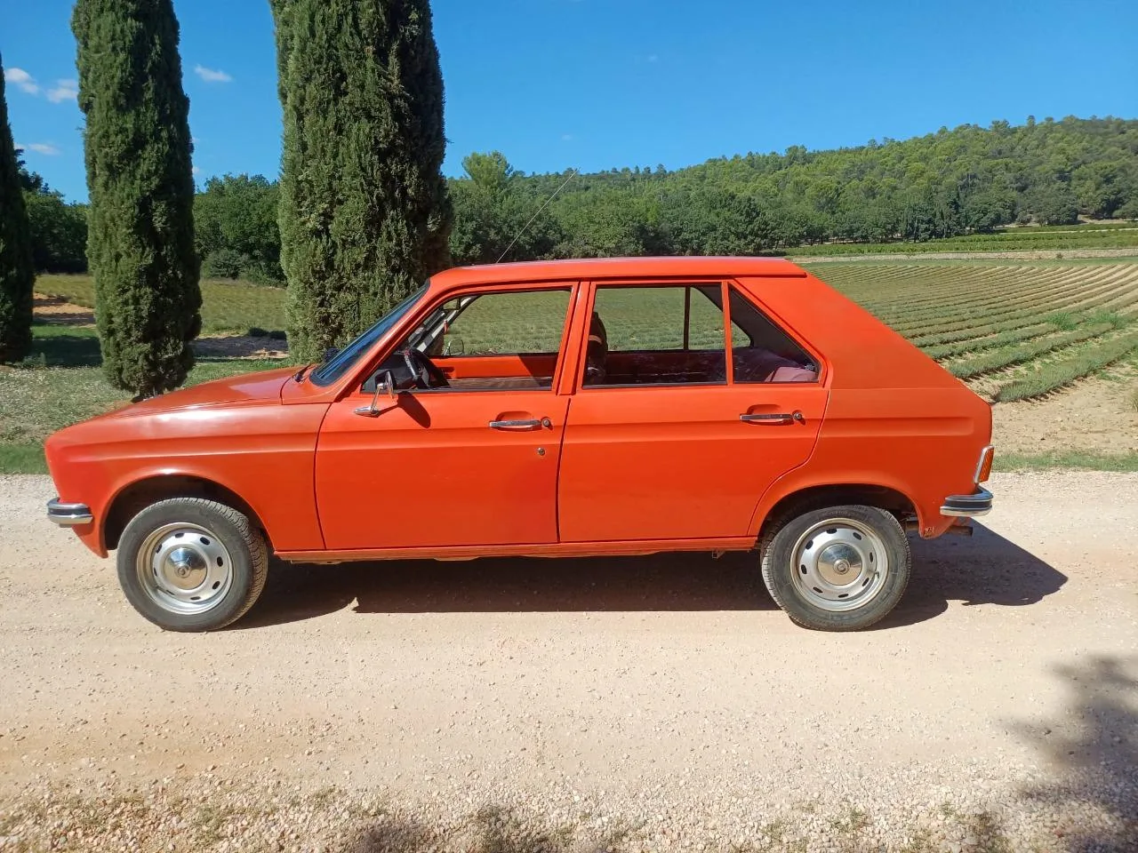 L’ancienne du jour : Peugeot 104 GL « petit coffre » de 1976 à vendre, une rarissime survivante orange