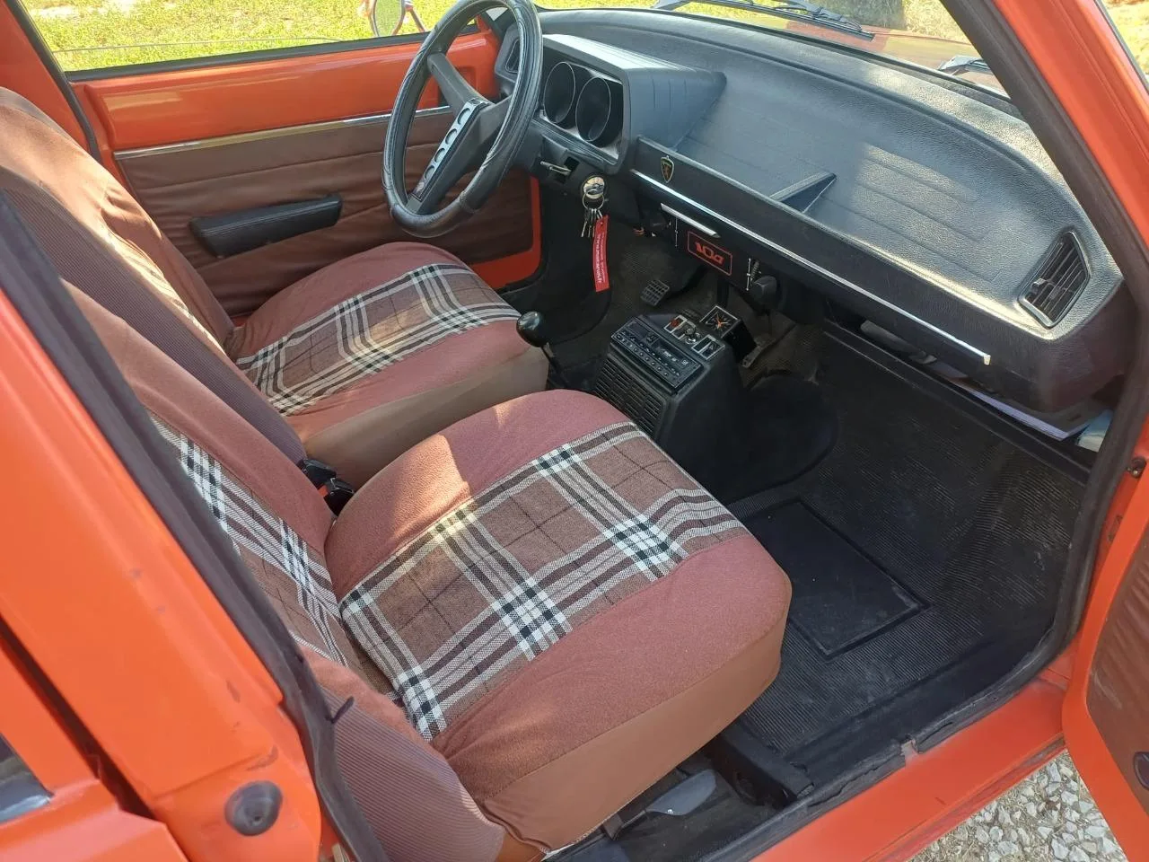 L’ancienne du jour : Peugeot 104 GL « petit coffre » de 1976 à vendre, une rarissime survivante orange