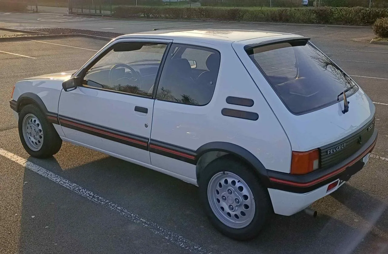 Peugeot 205 GTI 1.6 de 1987 à vendre : 115 ch, configuration d'origine, 16 200 €
