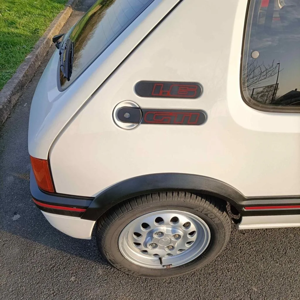 Peugeot 205 GTI 1.6 de 1987 à vendre : 115 ch, configuration d'origine, 16 200 €