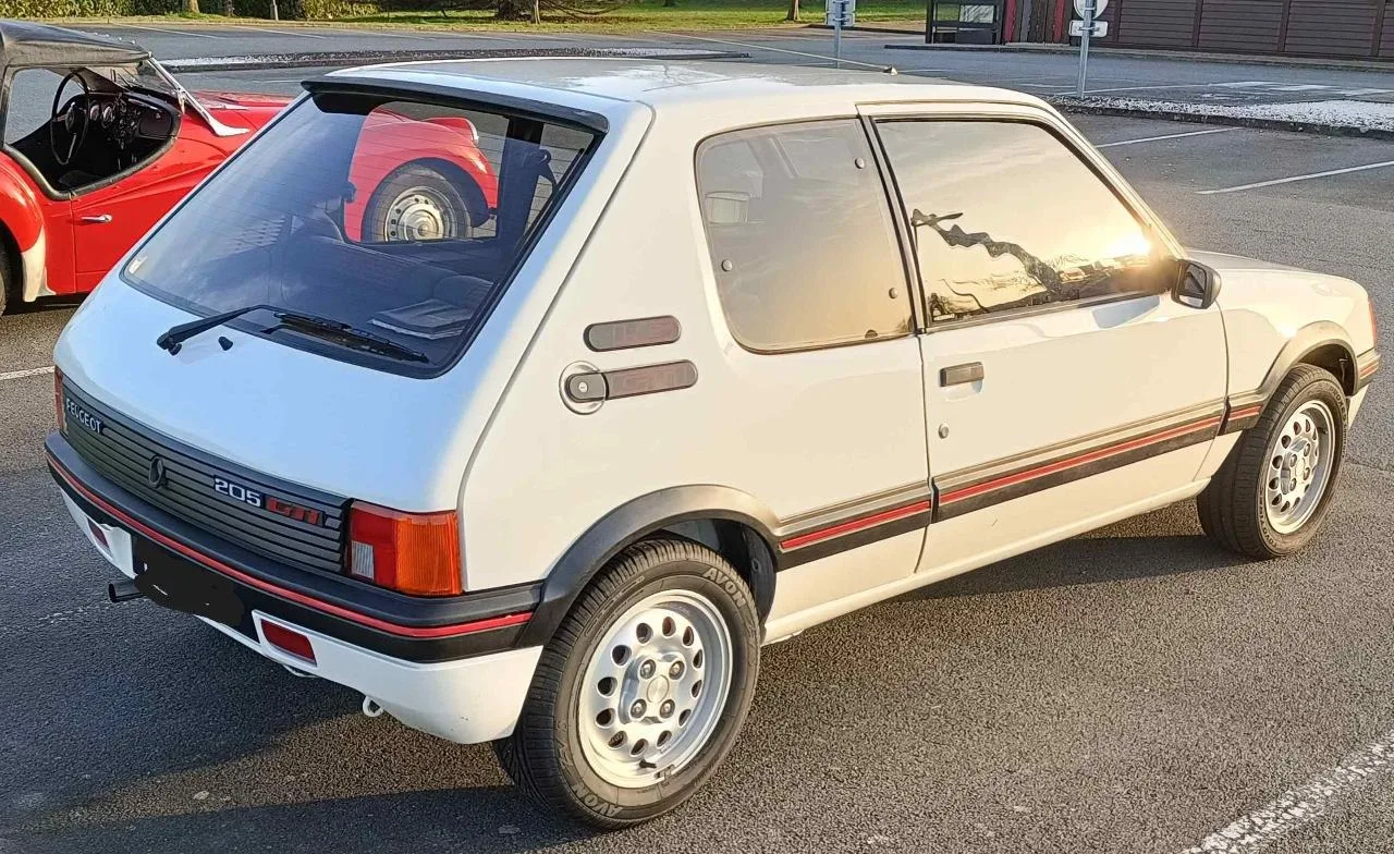 Peugeot 205 GTI 1.6 de 1987 à vendre : 115 ch, configuration d'origine, 16 200 €