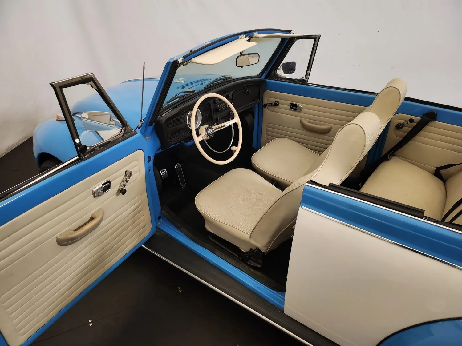 VW Coccinelle 1302 Cabriolet 1971 à vendre : une rescapée de Floride en carte grise collection VW Coccinelle 1302 Cabriolet 1971 à vendre : une rescapée de Floride en carte grise collection