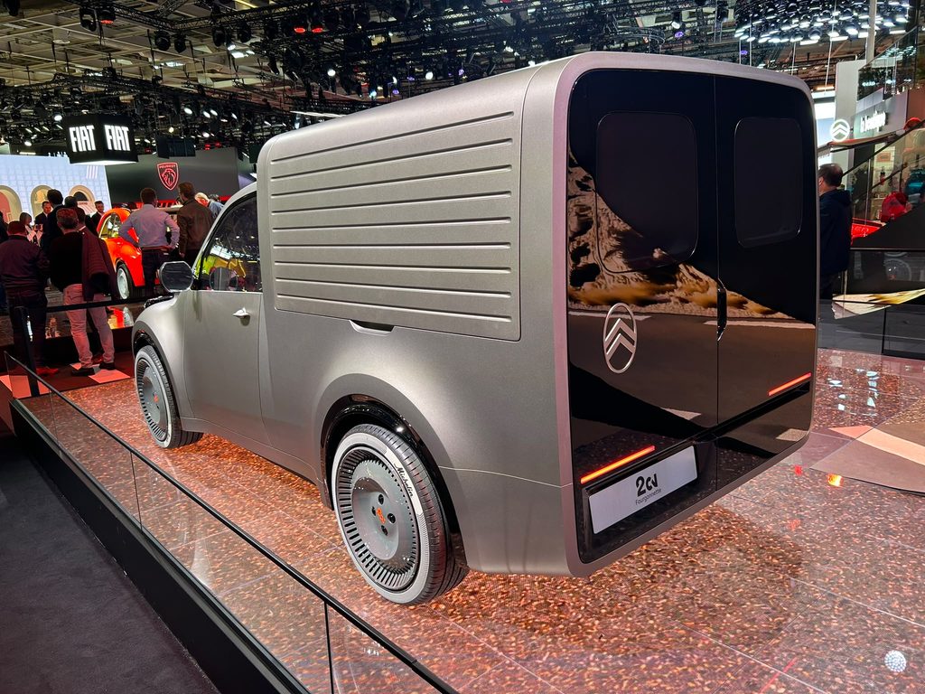 La Citroen 2CV Fourgonnette concept 2026 vue de derrière