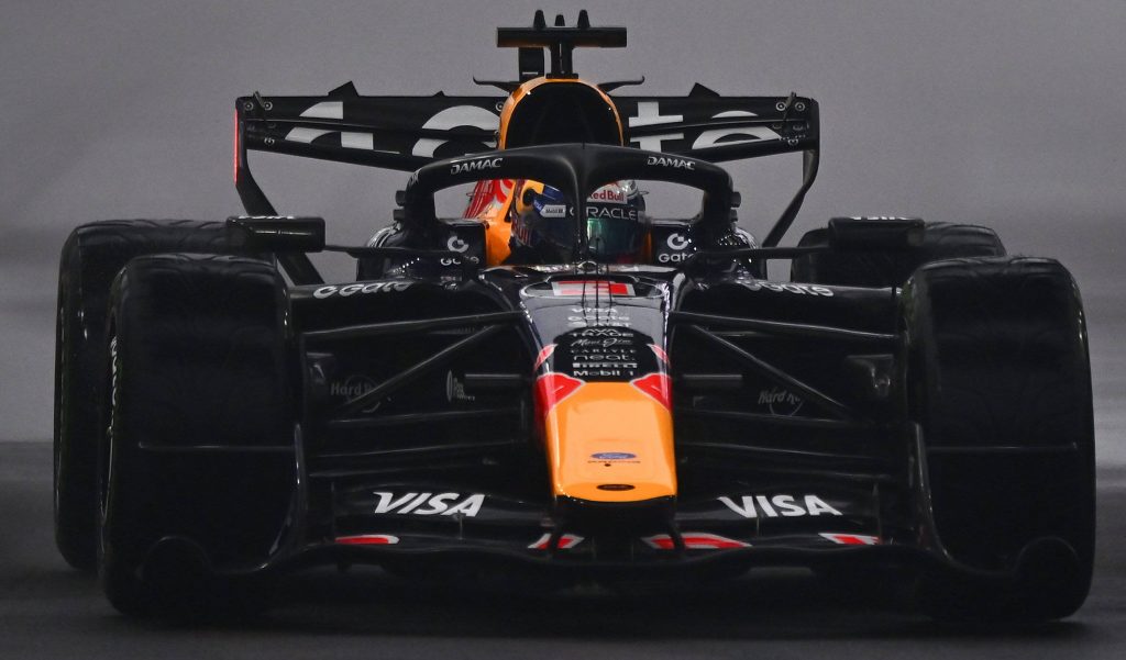 Sprint Singapour 2026 : Verstappen l’emporte, crash pour Russell Max Verstappen durant la course Sprint à Singapour 2026