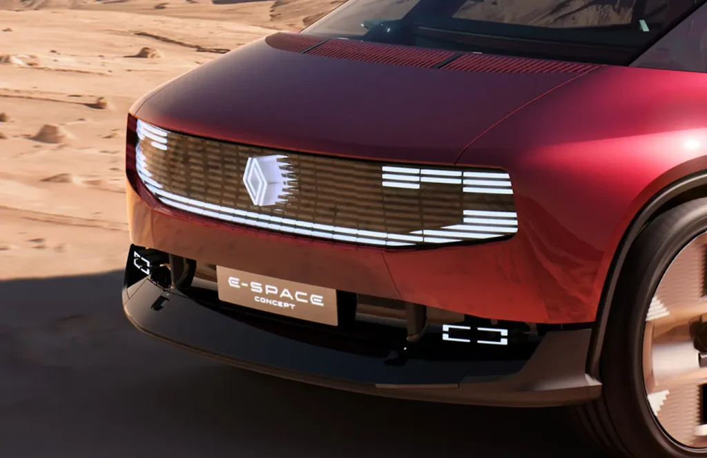 La face avant du concept Renault E-Space rappelle l'Espace premier du nom