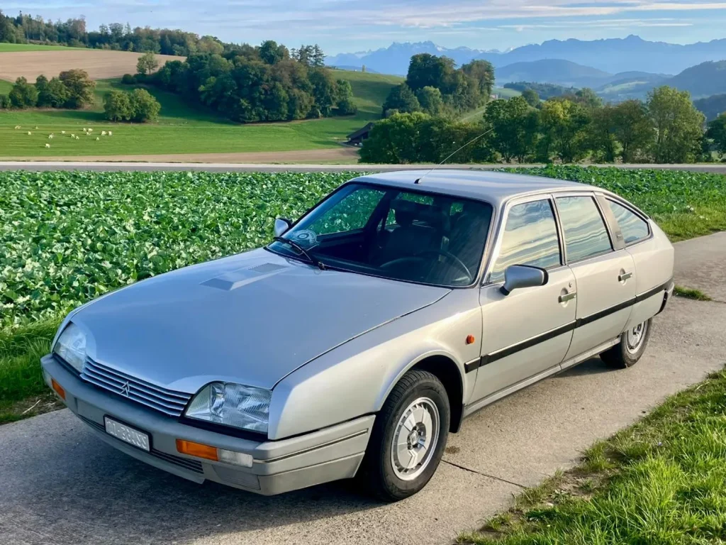 Citroën CX 25 GTI 1987 à vendre : une berline de prestige avec intérieur Cassis, en Suisse Citroën CX 25 GTI 1987 à vendre : une berline de prestige avec intérieur Cassis, en Suisse