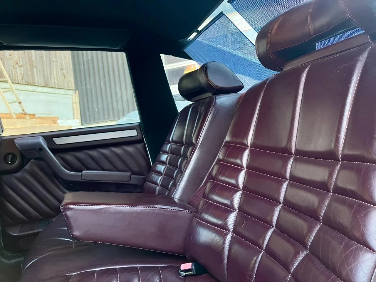 Citroën CX 25 GTI 1987 à vendre : une berline de prestige avec intérieur Cassis, en Suisse Citroën CX 25 GTI 1987 à vendre : une berline de prestige avec intérieur Cassis, en Suisse