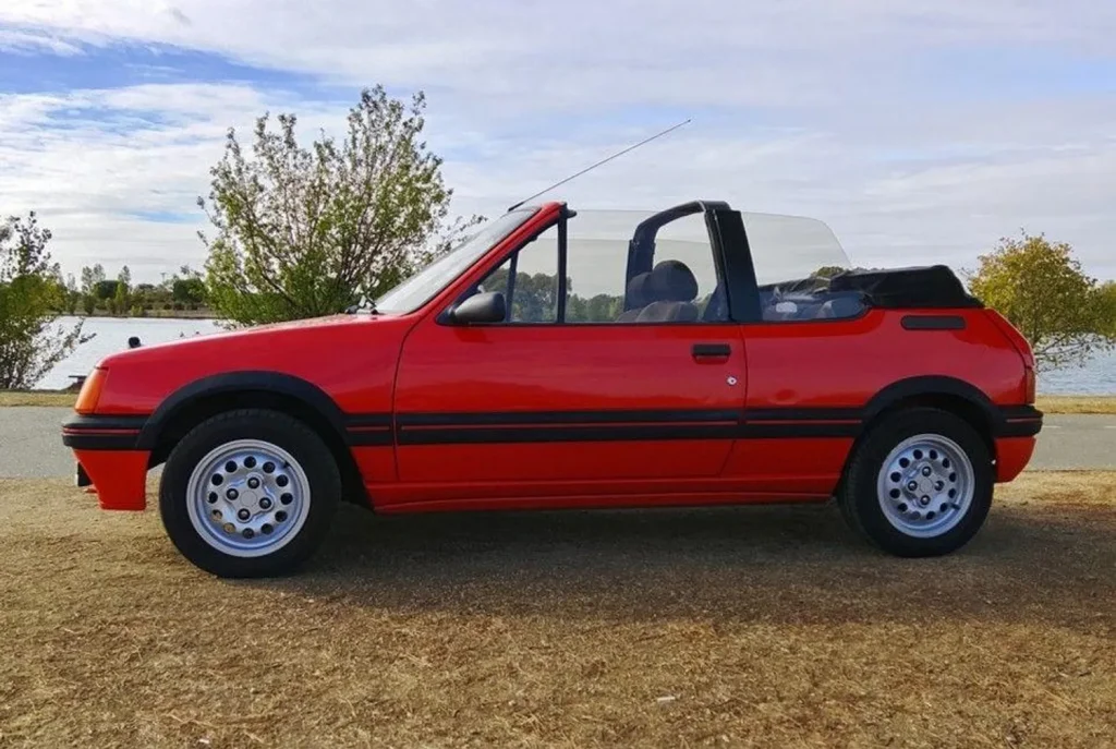 L’ancienne du jour : Peugeot 205 CTI 1986 à vendre, un cabriolet de première année en rouge Vallelunga L’ancienne du jour : Peugeot 205 CTI 1986 à vendre, un cabriolet de première année en rouge Vallelunga