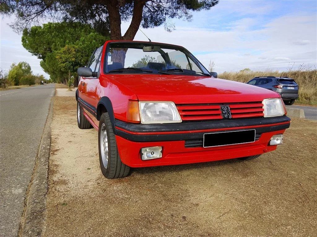 L’ancienne du jour : Peugeot 205 CTI 1986 à vendre, un cabriolet de première année en rouge Vallelunga L’ancienne du jour : Peugeot 205 CTI 1986 à vendre, un cabriolet de première année en rouge Vallelunga