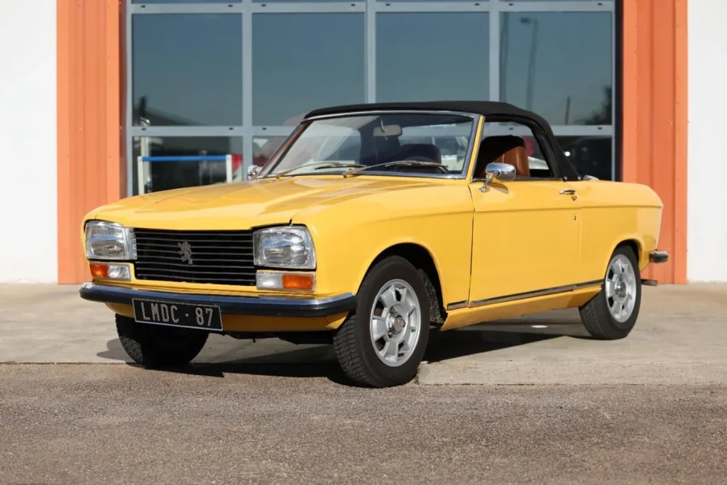 L’ancienne du jour : Peugeot 304 S Cabriolet 1973 à vendre, 43 000 km, robe jaune et capote noire