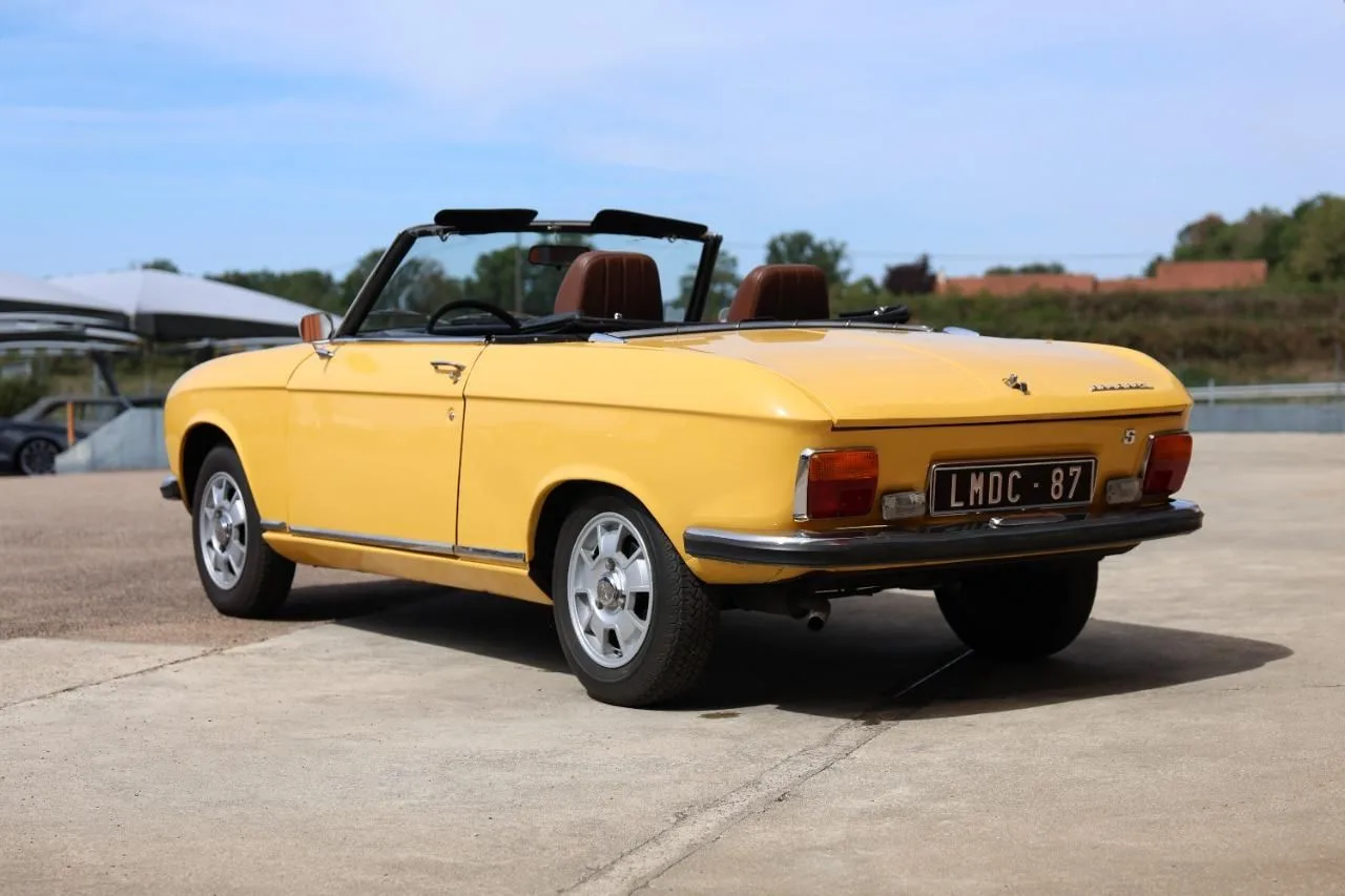L’ancienne du jour : Peugeot 304 S Cabriolet 1973 à vendre, 43 000 km, robe jaune et capote noire