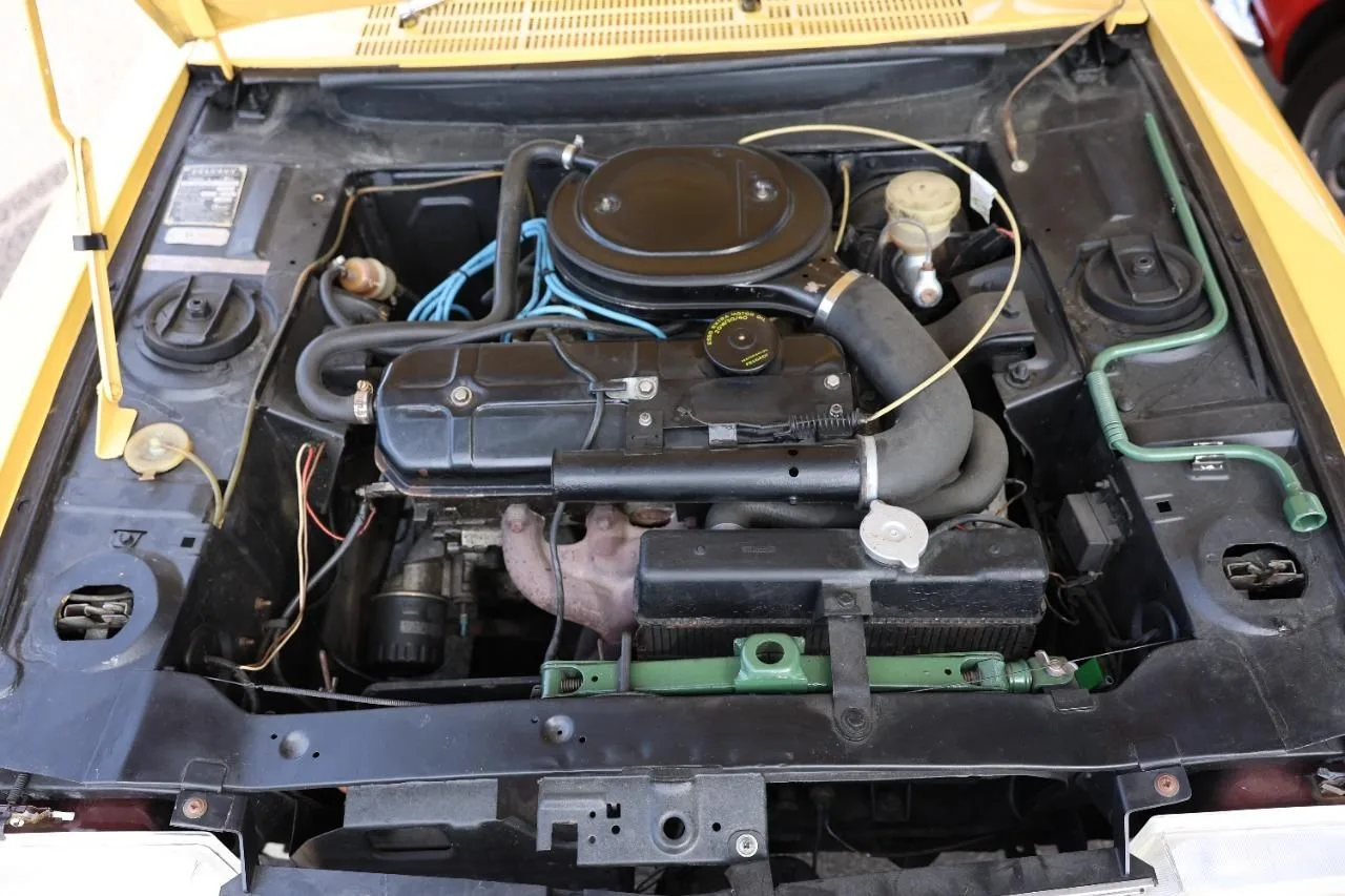 L’ancienne du jour : Peugeot 304 S Cabriolet 1973 à vendre, 43 000 km, robe jaune et capote noire