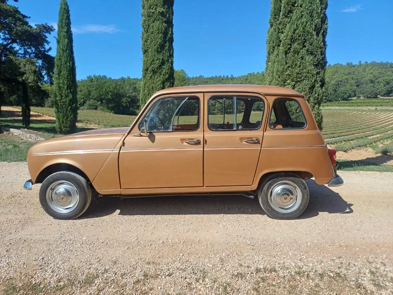 L’ancienne du jour : Renault 4L de 1976 à vendre, une deuxième main d'origine, sans rouille, en teinte rarissime