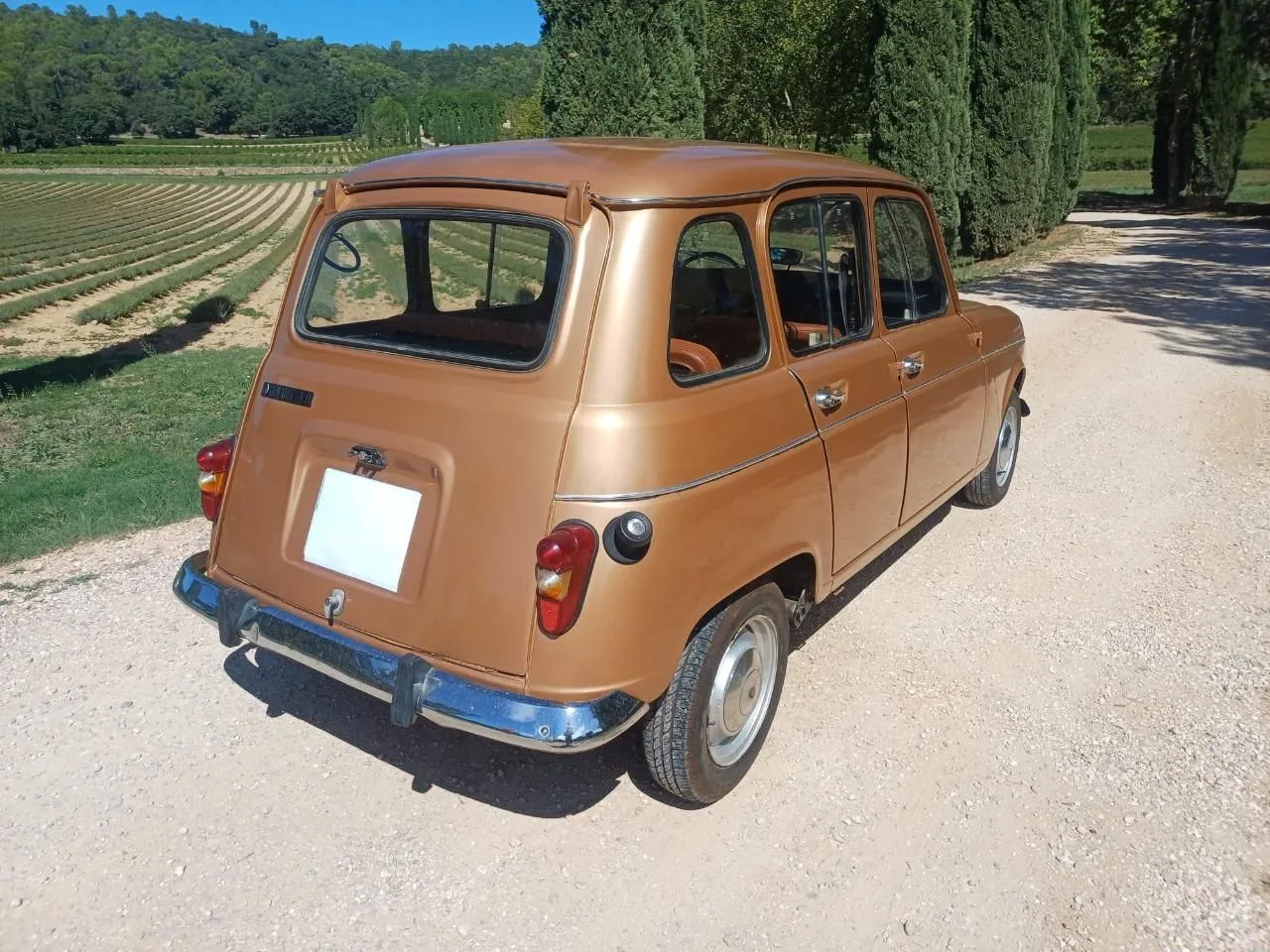 L’ancienne du jour : Renault 4L de 1976 à vendre, une deuxième main d'origine, sans rouille, en teinte rarissime