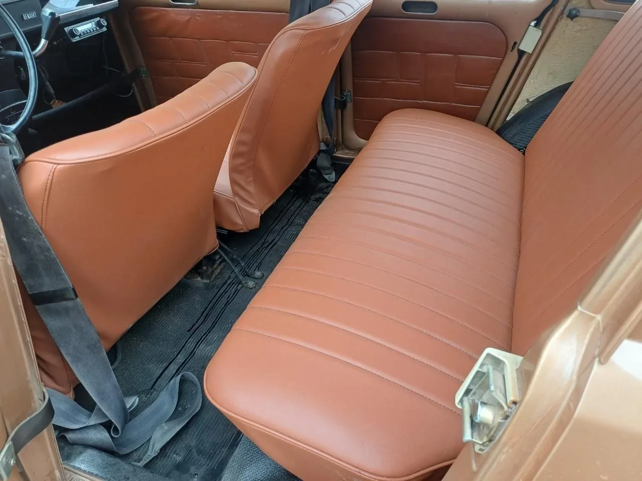 L’ancienne du jour : Renault 4L de 1976 à vendre, une deuxième main d'origine, sans rouille, en teinte rarissime