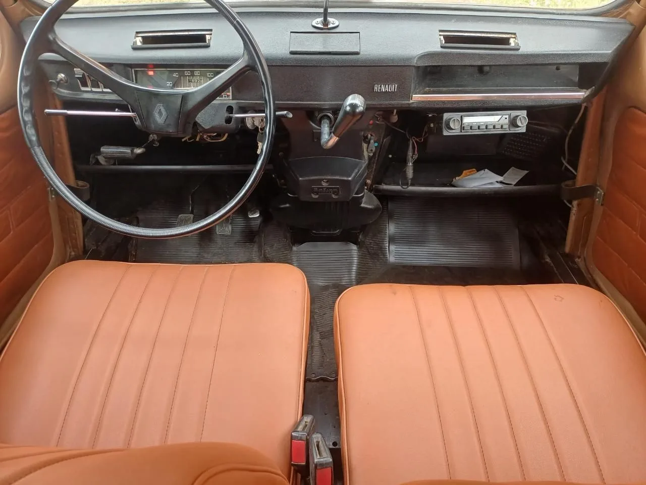 L’ancienne du jour : Renault 4L de 1976 à vendre, une deuxième main d'origine, sans rouille, en teinte rarissime