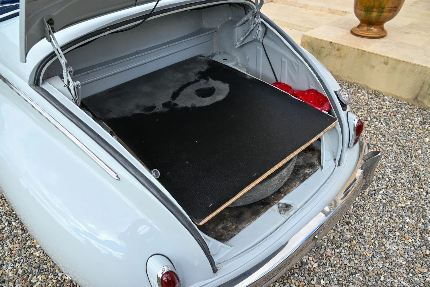 Peugeot 203 Cabriolet 1953 à vendre : un cabriolet d'après-guerre rarissime et magnifiquement restauré Peugeot 203 Cabriolet 1953 à vendre : un cabriolet d'après-guerre rarissime et magnifiquement restauré