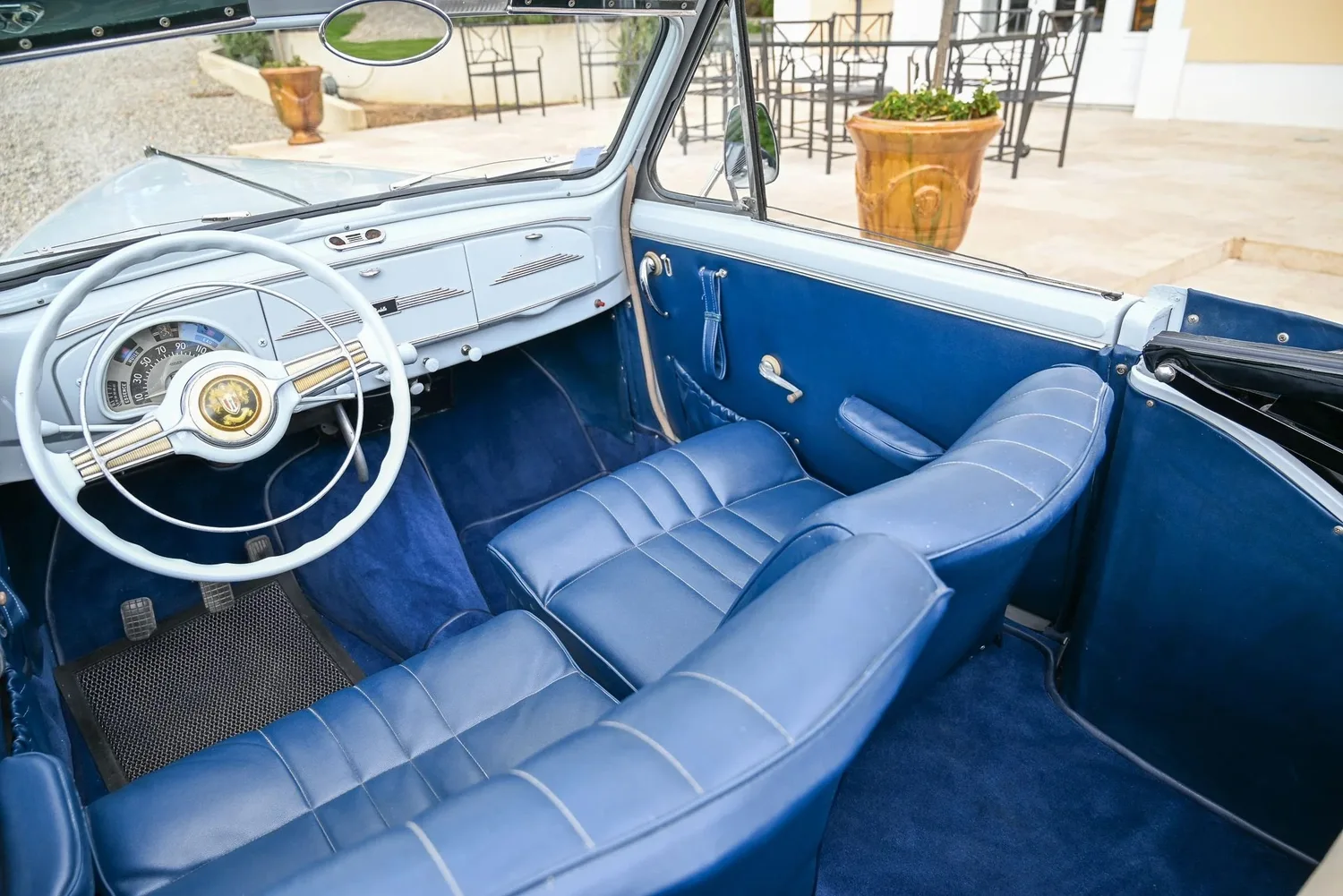 Peugeot 203 Cabriolet 1953 à vendre : un cabriolet d'après-guerre rarissime et magnifiquement restauré Peugeot 203 Cabriolet 1953 à vendre : un cabriolet d'après-guerre rarissime et magnifiquement restauré