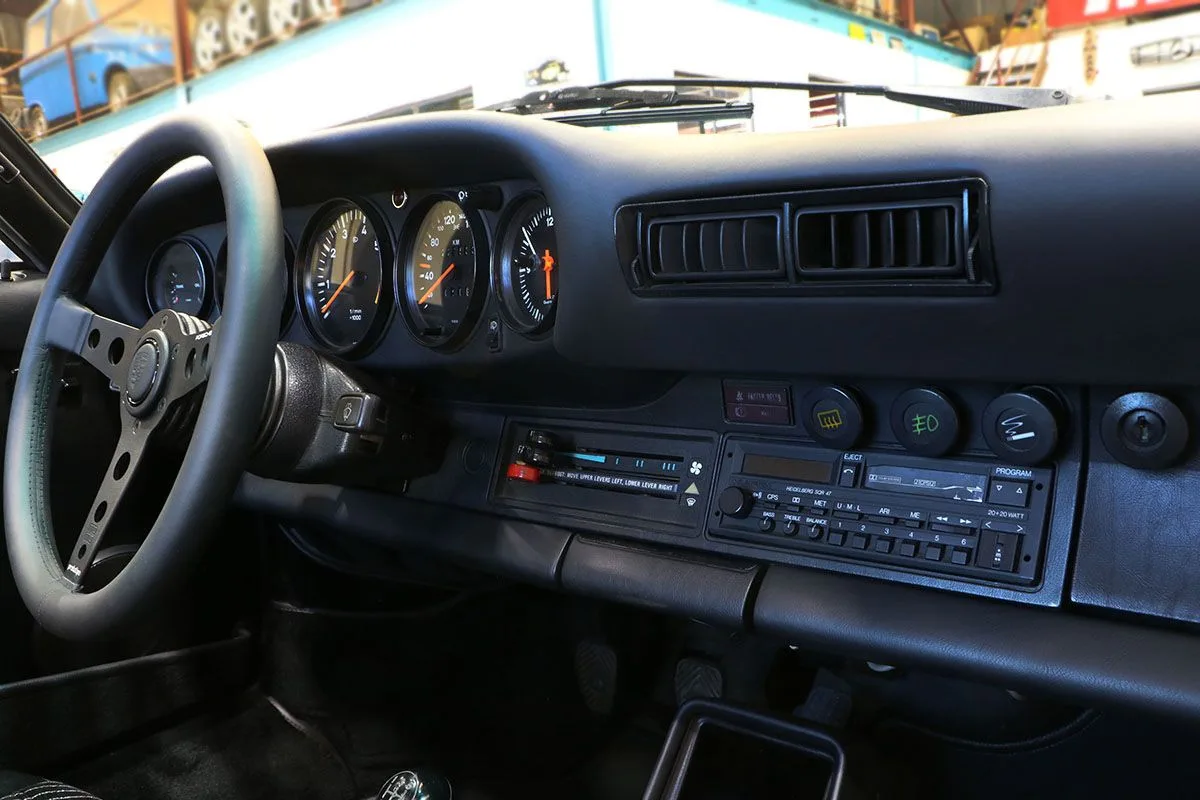 Porsche 911 SC 3.0 Targa 1982 à vendre : un exemplaire restauré en bleu pétrole métallisé Porsche 911 SC 3.0 Targa 1982 à vendre : un exemplaire restauré en bleu pétrole métallisé